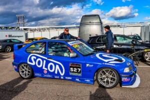Lennart Wolf BMW 318ti Solon behind the pit lane
